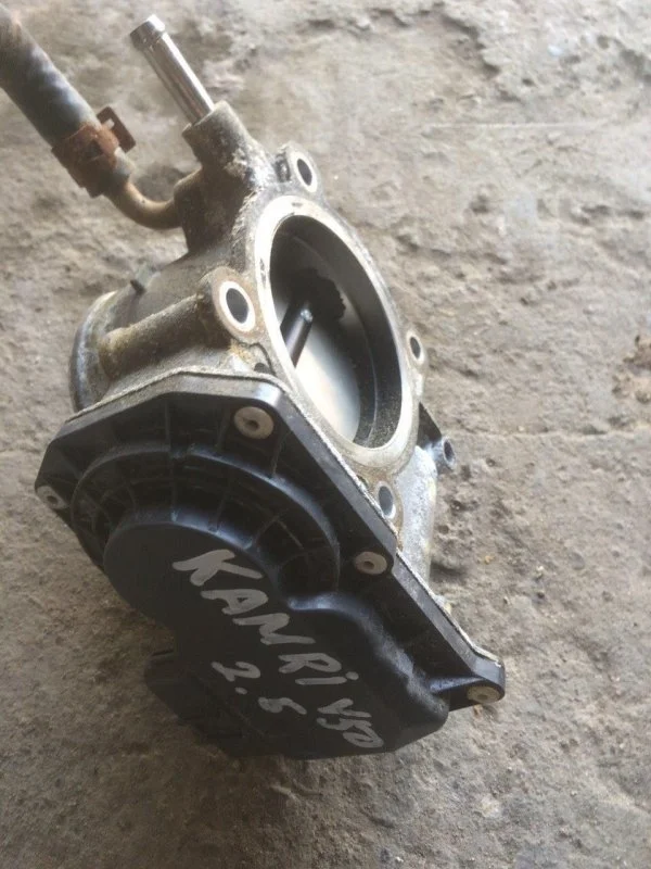 Дроссельная заслонка TOYOTA Camry V50 2011> 2203036010 2.5