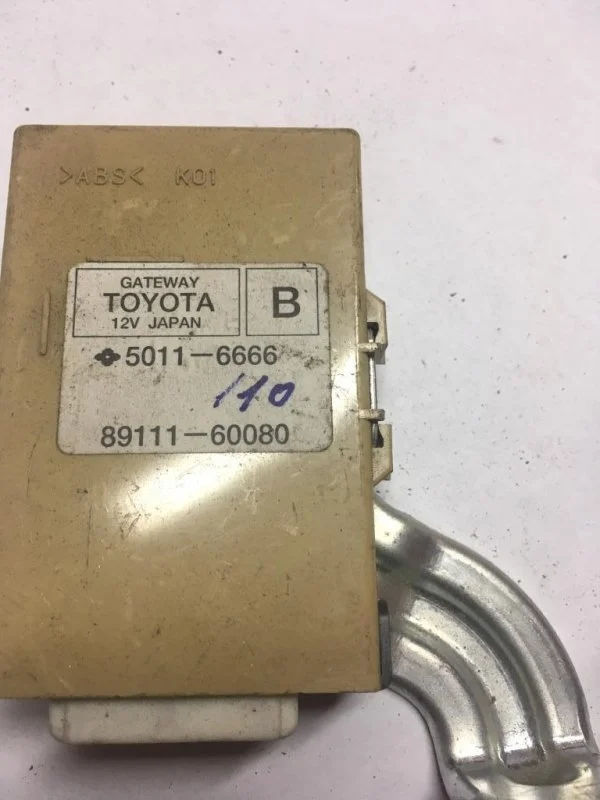 Блок управления Toyota Land Cruiser 200 8911160080
