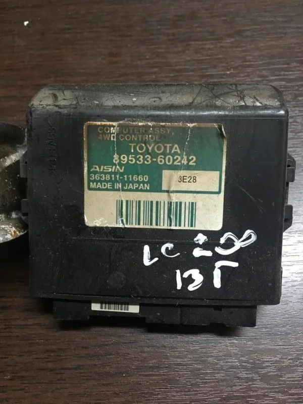 Блок управления полным приводом TOYOTA Land cruiser 8953360242 200