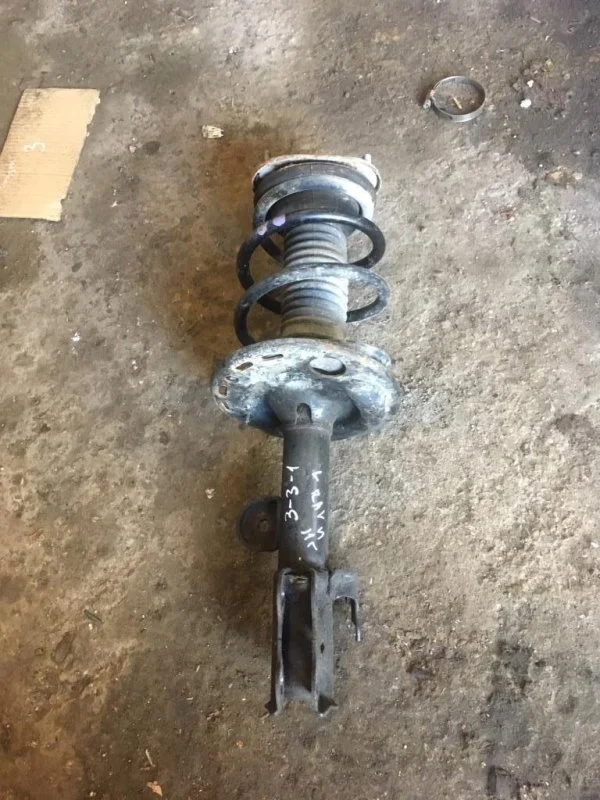 Амортизатор передний левый TOYOTA RAV 4 2006-2013 2011 4852042310 2.0