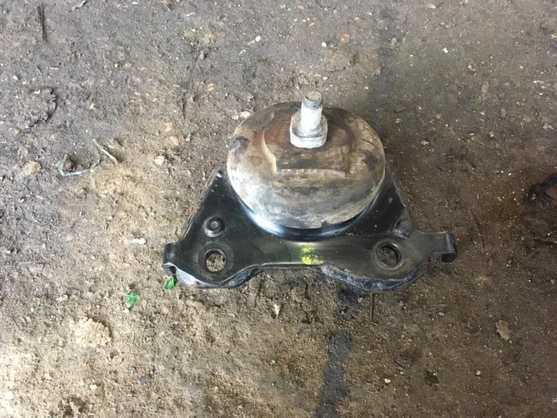 Опора двигателя левая Lexus LX570 2016 1236238010 5.7