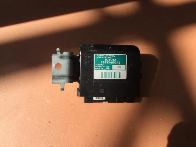 Блок управления полным приводом TOYOTA LAND CRUISER 200 8953360242
