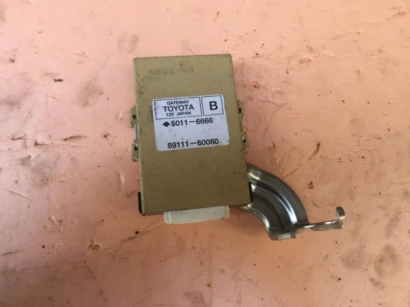 Блок управления Toyota Land Cruiser 200 8911160080 4.5