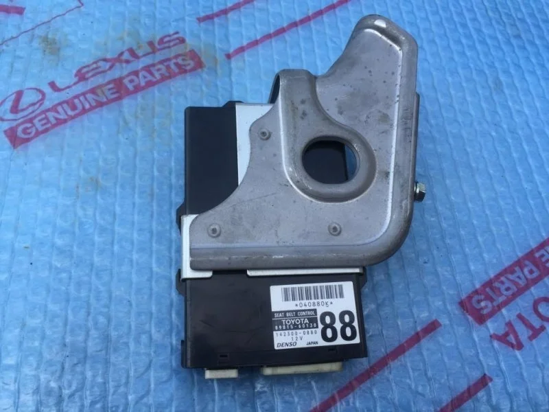 Блок управления ремнями безопасности TOYOTA LAND CRUISER 200 8981560130 4.5