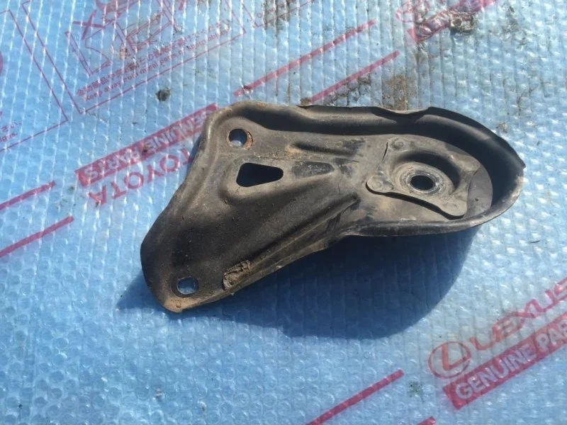 Кронштейн передней балки TOYOTA Camry V50 2011> 5102433070