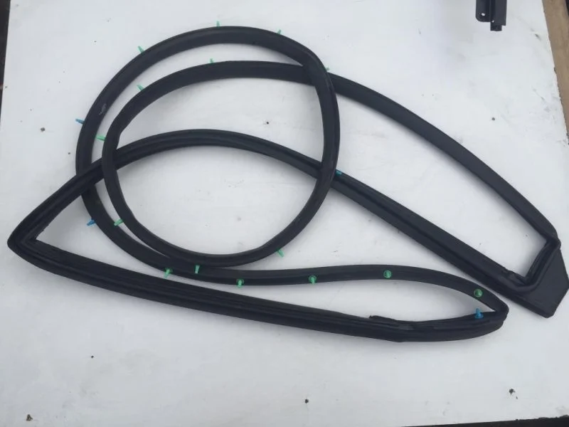 Уплотнитель двери TOYOTA Land Cruiser (150)-Prado 2009> 2016 6787160130 2.8