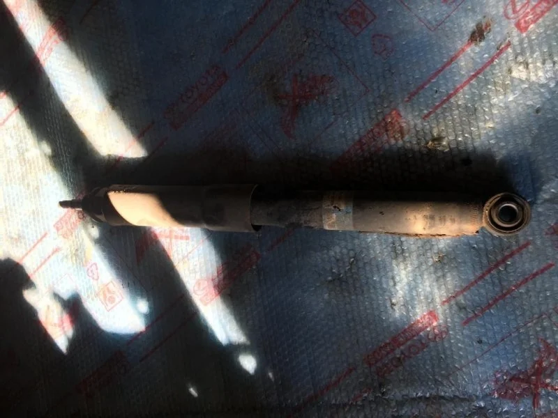 Амортизатор задний Toyota Land Cruiser 200 2012 4853069445 4