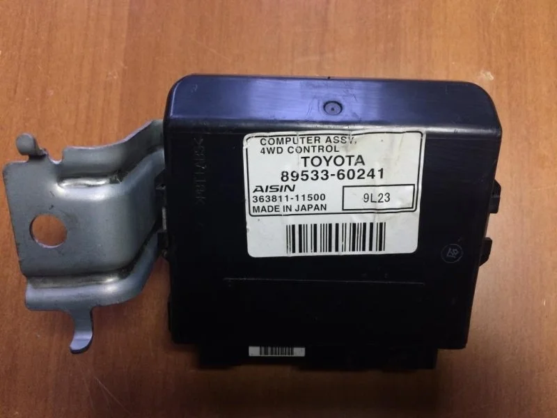 Блок управления полным приводом Toyota Land Cruiser 200 2010 8953360241 4.7