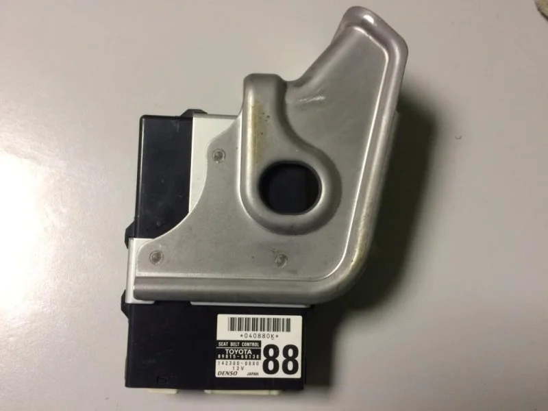 Блок управления ремнями безопасности TOYOTA LAND CRUISER 200 2012 8981560130 4