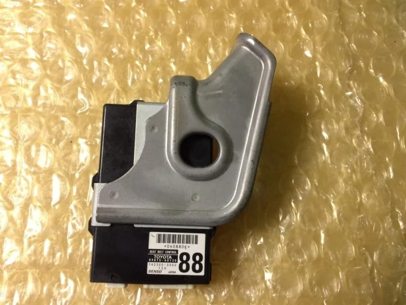Блок управления ремнями безопасности TOYOTA LAND CRUISER 200 2014 8981560130 4.5