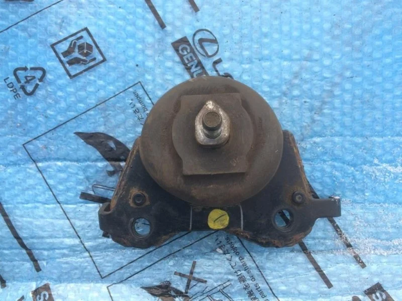 Опора двигателя левая Lexus LX570 2017 1236238010 5.7, передняя левая