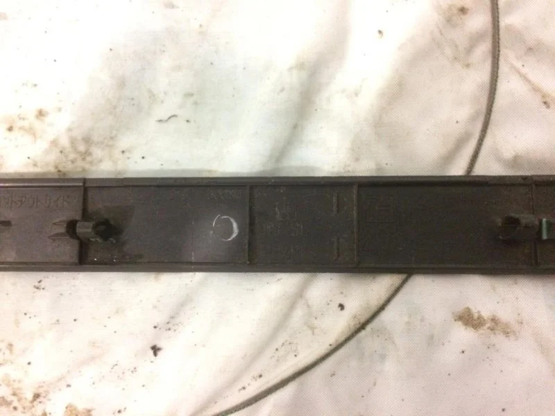 Накладка (кузов внутри) Toyota Land Cruiser 200 6791160030C0