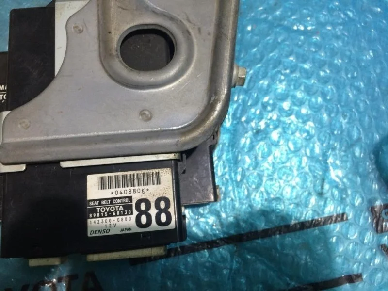 Блок управления ремнями безопасности TOYOTA LAND CRUISER 200 2014 8981560130 4