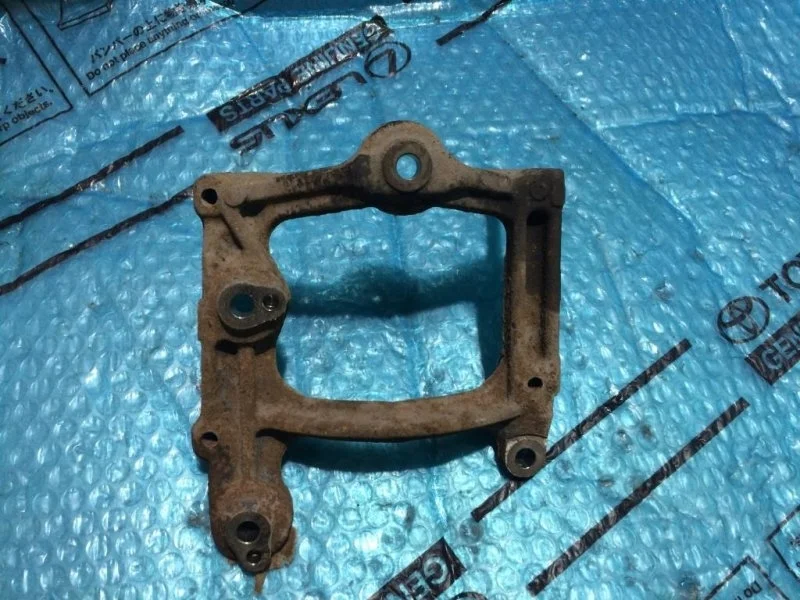 Кронштейн кондиционера TOYOTA Camry V50 2011> 2012 1250236010 2.5