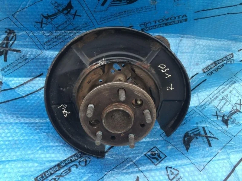 Кулак поворотный задний правый Toyota Camry V50 2011> 2012 4230448010 2.5