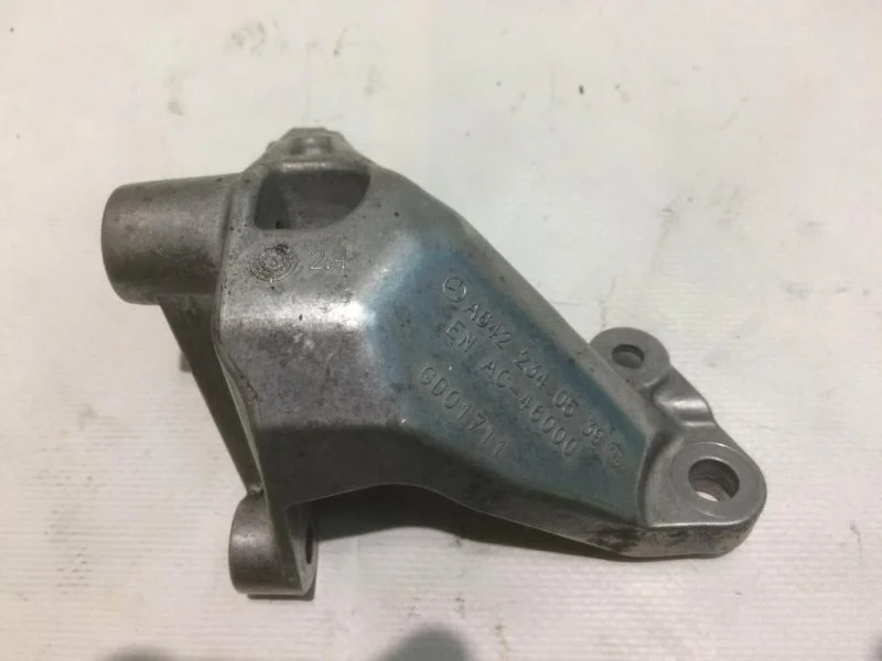 Кронштейн ролика-натяжителя руч. ремня MERCEDES-BENZ W166 M-Klasse (ML/GLE) 2011> 2017 A6422340539