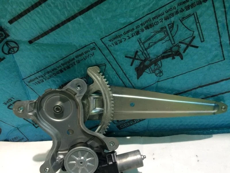 Стеклоподъемник электр. задний правый Lexus Lx450D 2016 6980335080 4