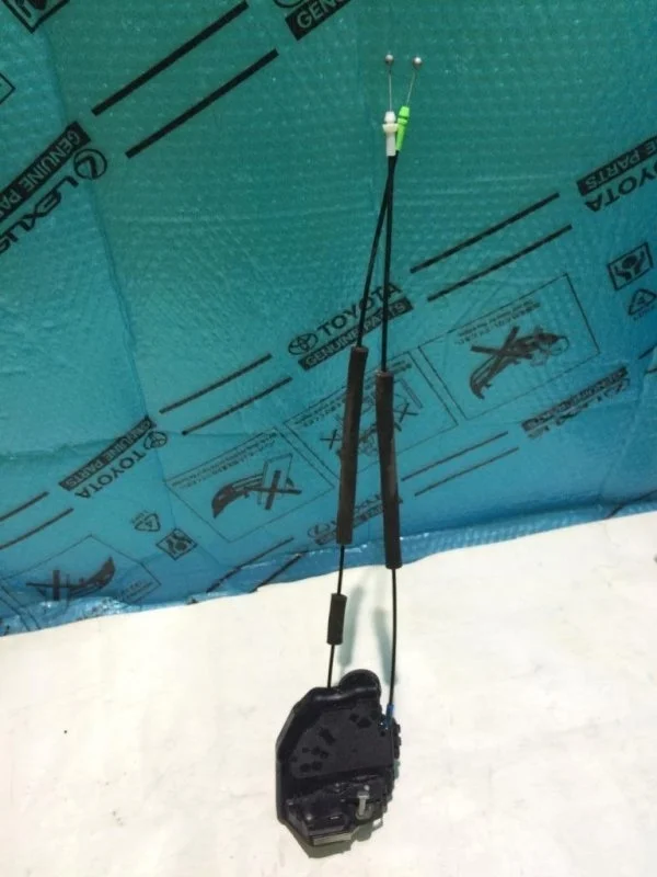 Замок двери задней правой TOYOTA Camry V50 2011> 2012 6905033120 2.5