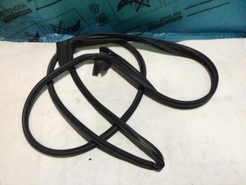 Уплотнитель двери TOYOTA Camry V50 2011> 2012 6787133100 2.5