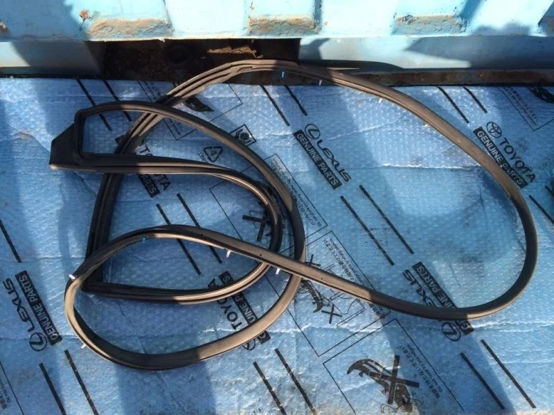 Уплотнитель двери Lexus GX460 2009> 2010 6787260130 4