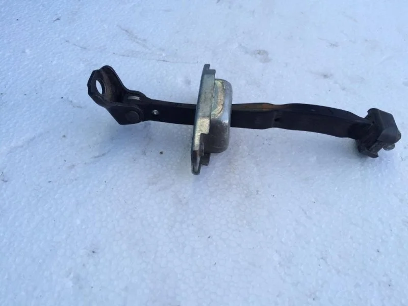 Ограничитель двери задней правой Lexus Es (Acv60) 2012-2015 2014 6863033100 2.5