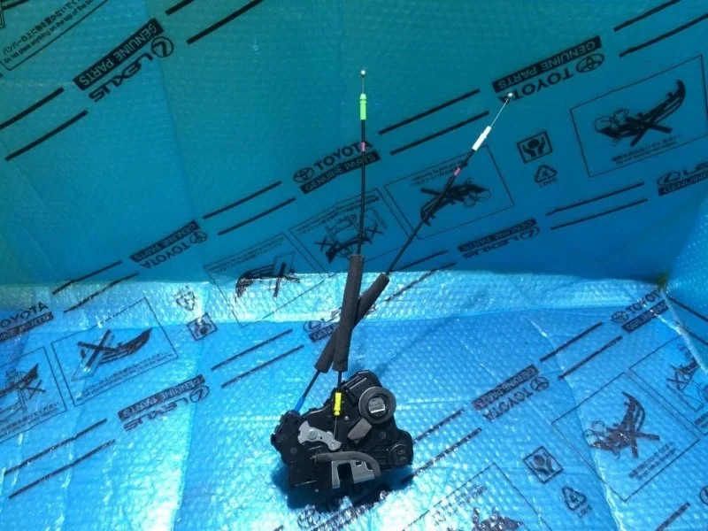 Замок двери передней правой TOYOTA Land Cruiser (120)-Prado 2002-2009 2008 6903033272 4.0