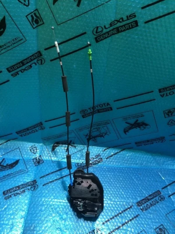 Замок двери задней левой Lexus GX460 2009> 2015 6906033120 4.6