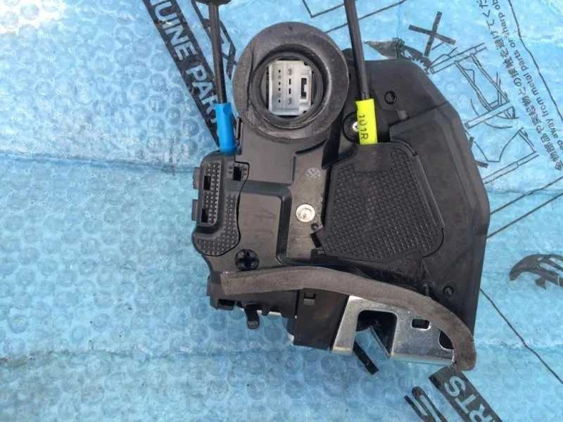 Замок двери задней правой Lexus GX460 2009> 2015 6905033120 4.6