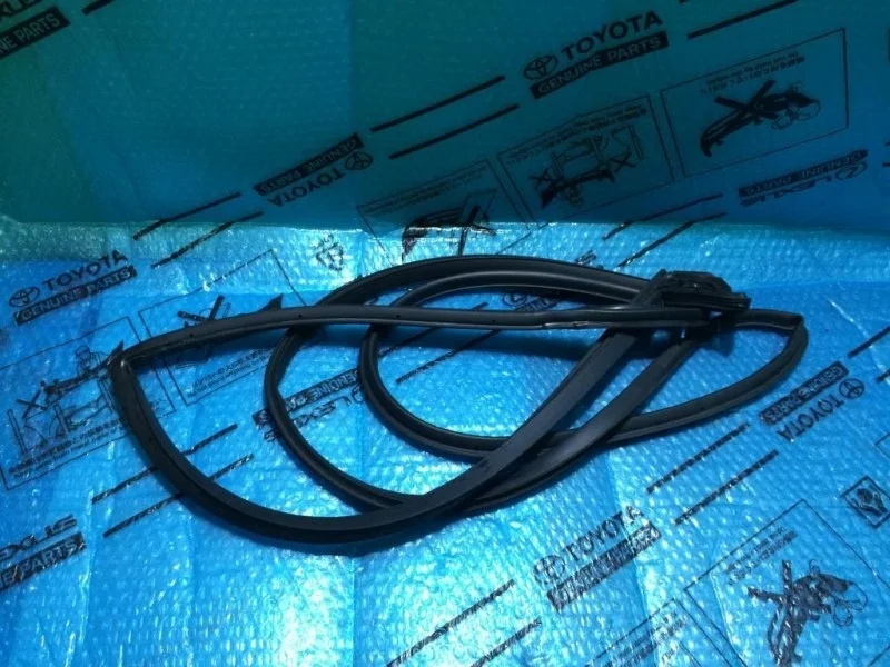 Уплотнитель двери Lexus GX460 2009> 2015 6787160130 4.6