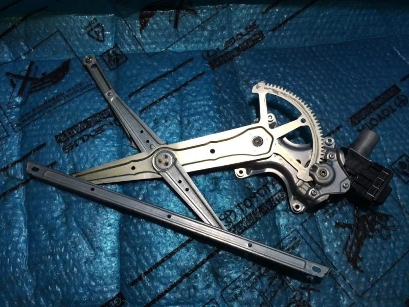 Стеклоподъемник электр. задний правый Lexus RX 350 2016> 2017 6980178010 3.5