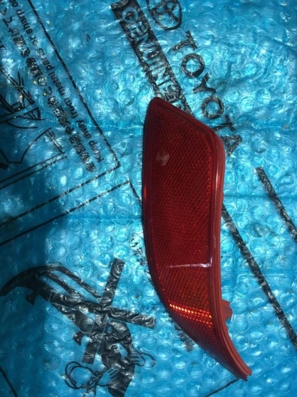 Отражатель в бампер задний левый TOYOTA Camry V55 2014-2018 8192033010