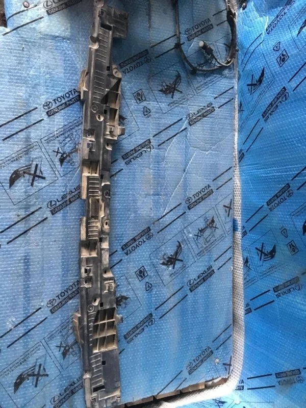 Наполнитель заднего бампера Lexus LX450D 2018 5261560081 4.5