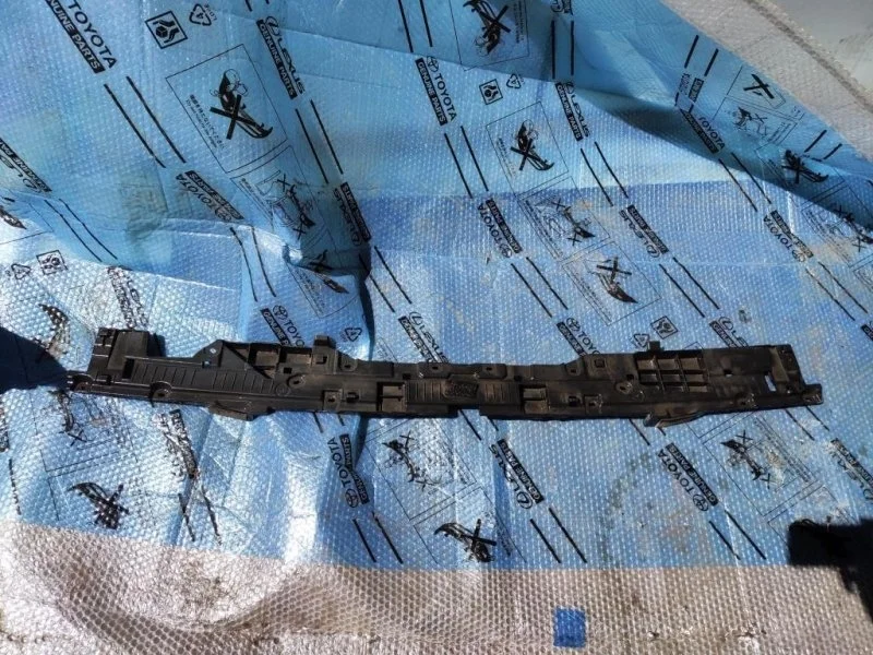 Наполнитель заднего бампера Lexus LX570 2016 5261560081 5