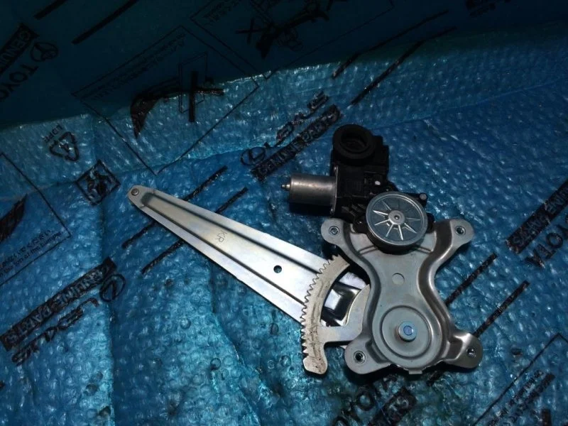 Стеклоподъемник электр. задний правый Lexus Lx450D 2018 6980335080 4.5