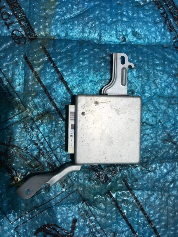 Блок управления подвеской Toyota Land Cruiser (120)-Prado 2002-2009 8929360033