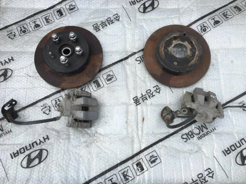 Комплект тормозных дисков и суппортов Toyota Rav 4 2006-2013 2011 4243142060 2.0