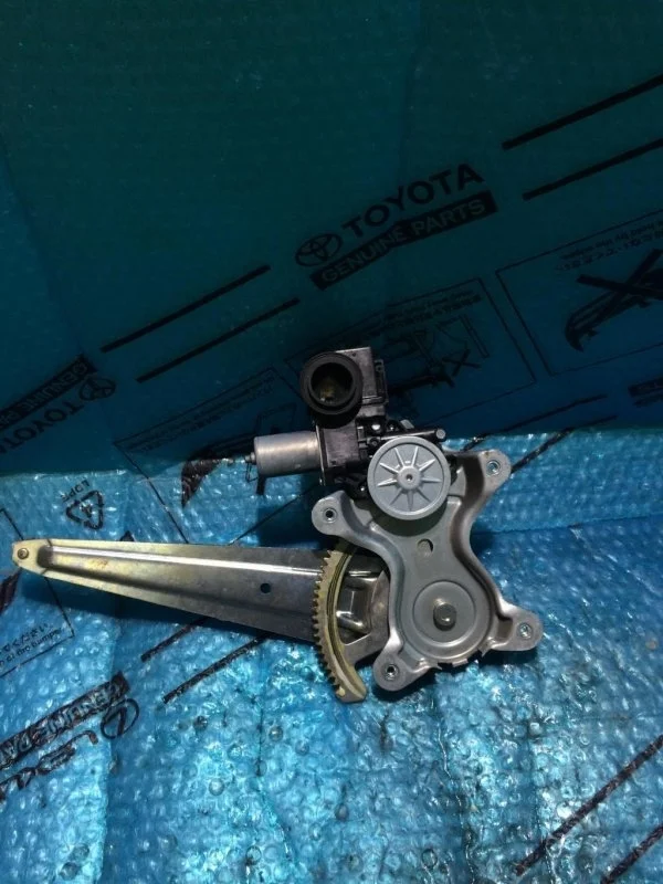 Стеклоподъемник электр. задний правый Lexus Lx570 2016 6980335080 5