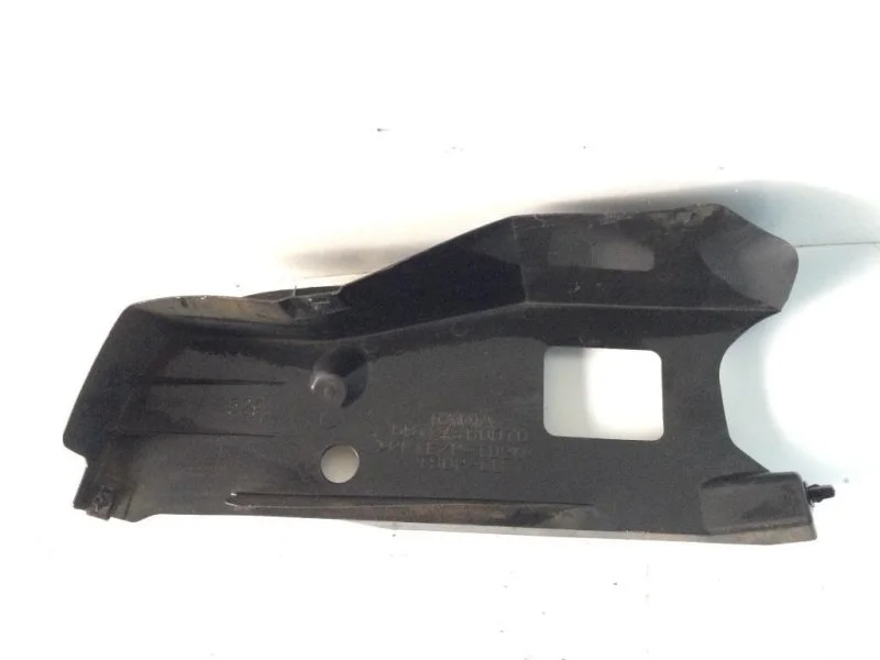 Пыльник заднего бампера левый TOYOTA LAND CRUISER 200 2015 5872460070 4.5