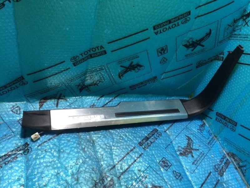 Накладка порога (внутренняя) Lexus Lx570 2016 6791060032C0 5