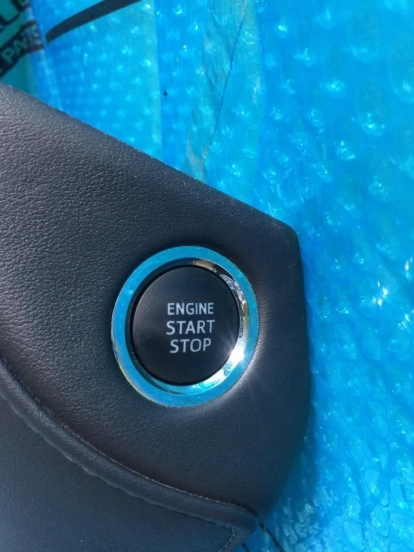 Кнопка запуска двигателя TOYOTA LAND CRUISER 200 2018 8961142012 4.5