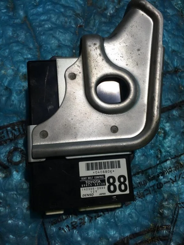 Блок управления ремнями безопасности TOYOTA LAND CRUISER 200 2013 8981560130 4.5