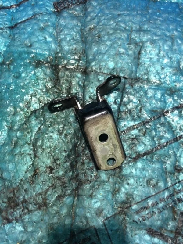 Петля двери задней правой верхняя TOYOTA Land Cruiser (150)-Prado 2009> 2014 6877052031 4.0