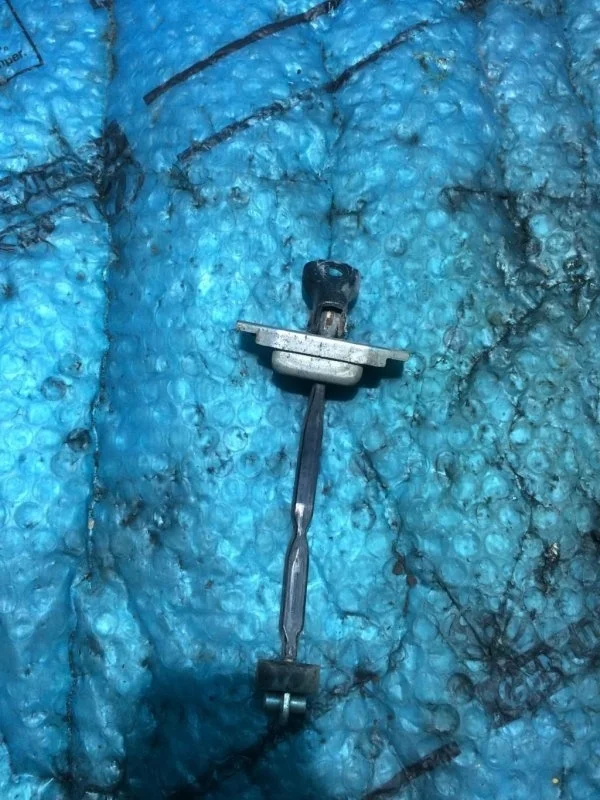 Ограничитель двери задней левой TOYOTA Camry V40 2006-2011 2008 6864033070 3