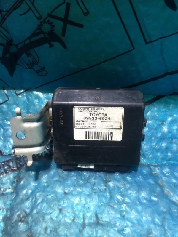 Блок управления полным приводом Toyota Land Cruiser 200 8953360241