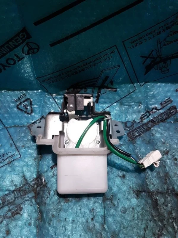 Замок багажника TOYOTA Land Cruiser (150)-Prado 2009> 6937060020 3.0