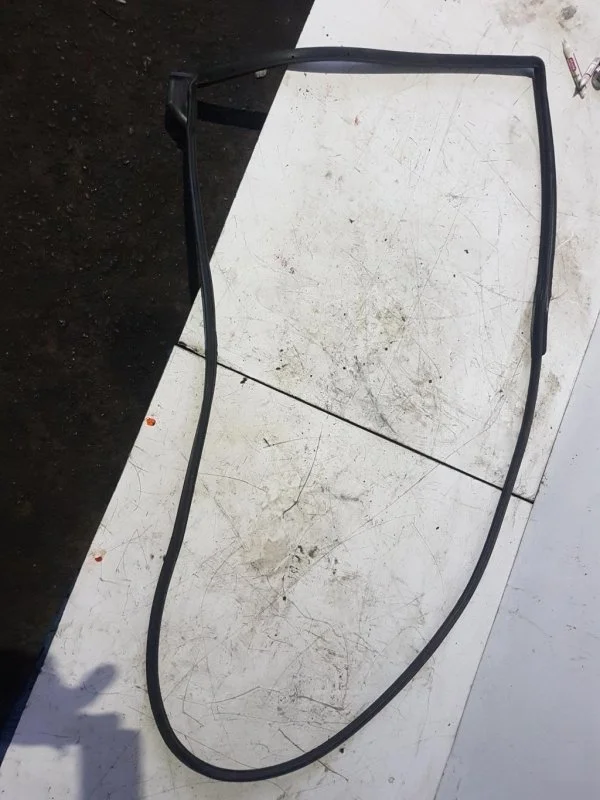 Уплотнитель двери TOYOTA Land Cruiser (150)-Prado 2009> 2014 6787160130 4.0