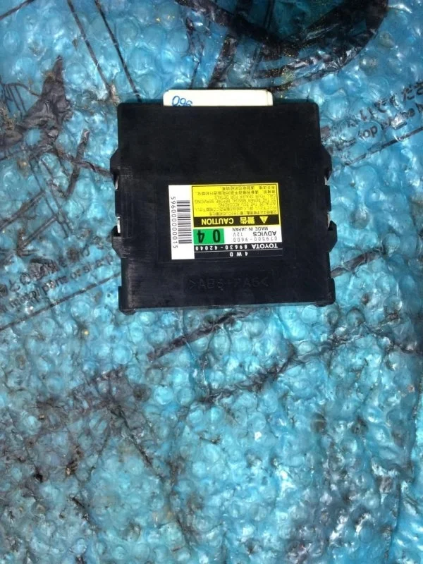 Блок управления полным приводом Toyota Rav 4 2006-2013 8963042040