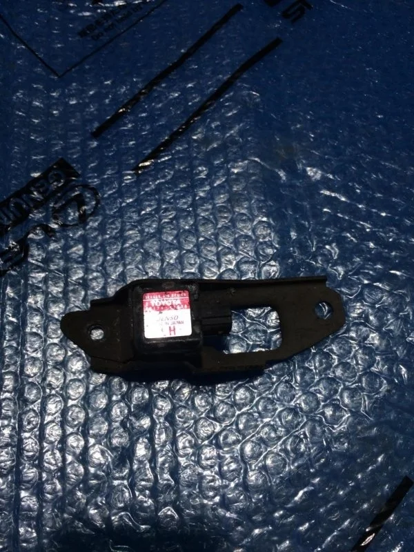 Датчик AIR BAG TOYOTA RAV 4 2000-2005 8917449095