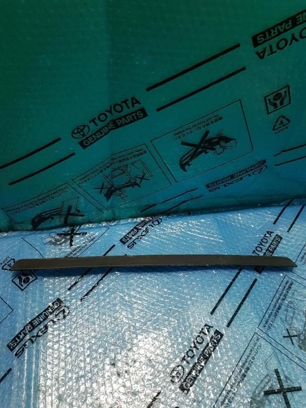 Накладка порога (внутренняя) Toyota Land Cruiser 200 6791160030C0