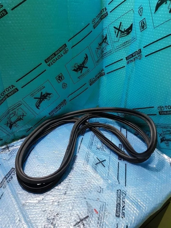 Уплотнитель багажника TOYOTA LAND CRUISER 200 6788160120